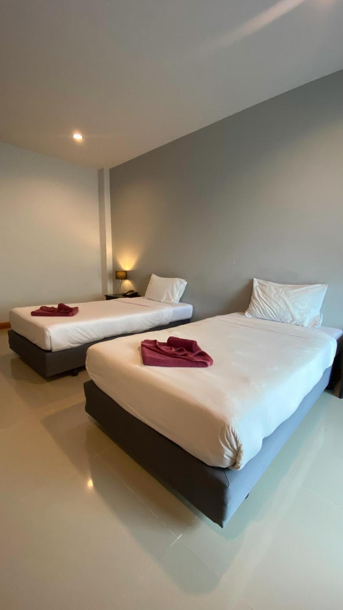 Karon Sea Side Hotell Exteriör bild