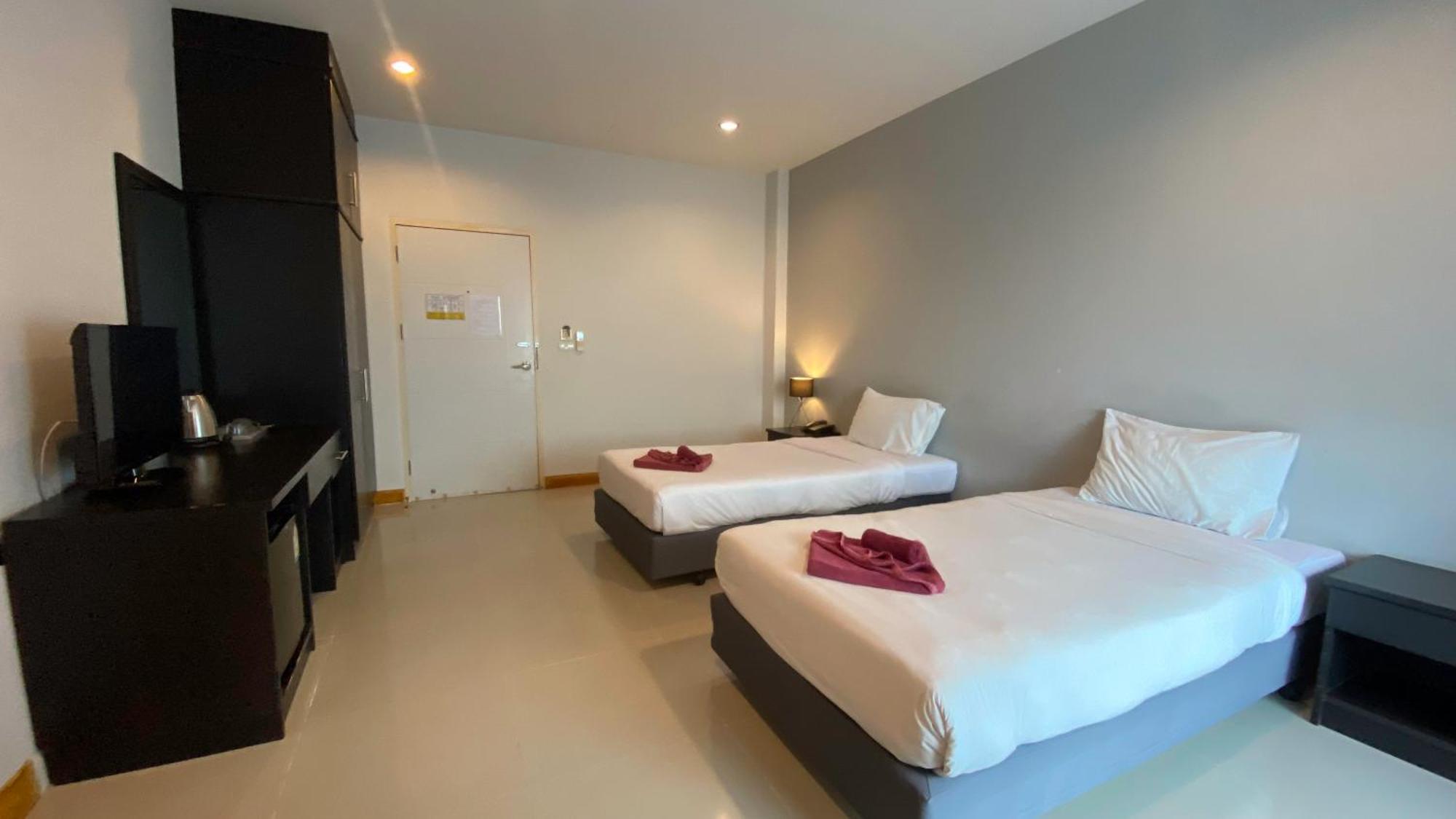 Karon Sea Side Hotell Exteriör bild