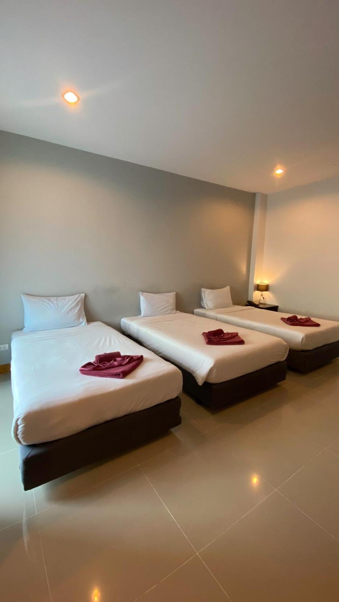 Karon Sea Side Hotell Exteriör bild