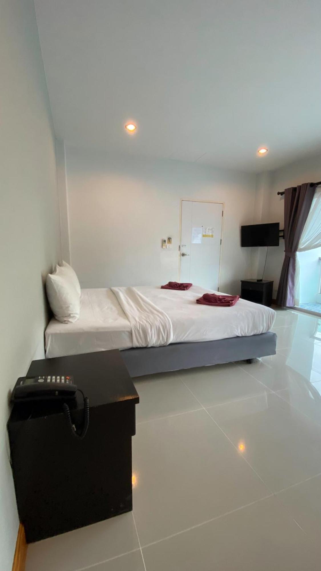 Karon Sea Side Hotell Exteriör bild