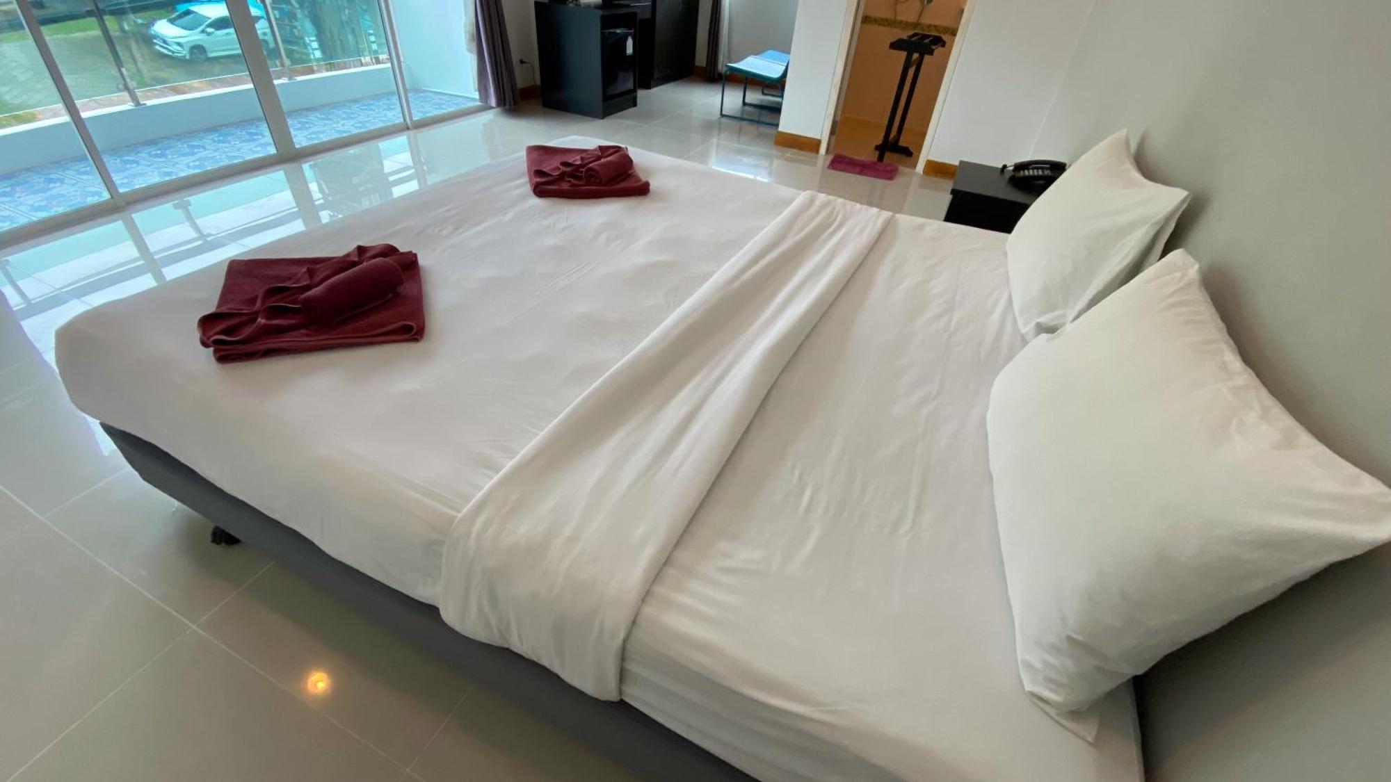 Karon Sea Side Hotell Exteriör bild